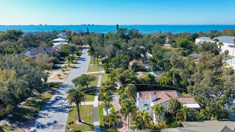 547 N Shore Dr